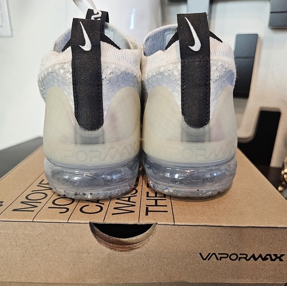Air Vapormax 2021 FK slightly used size 4.5 kids. - Picture 3 of 5